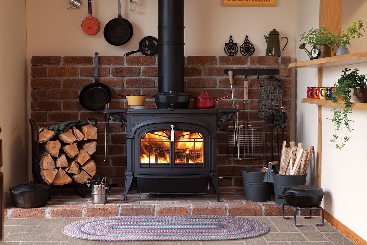 cast iron stove  Wood burning stove, Wood stove decor, Wood stove fireplace