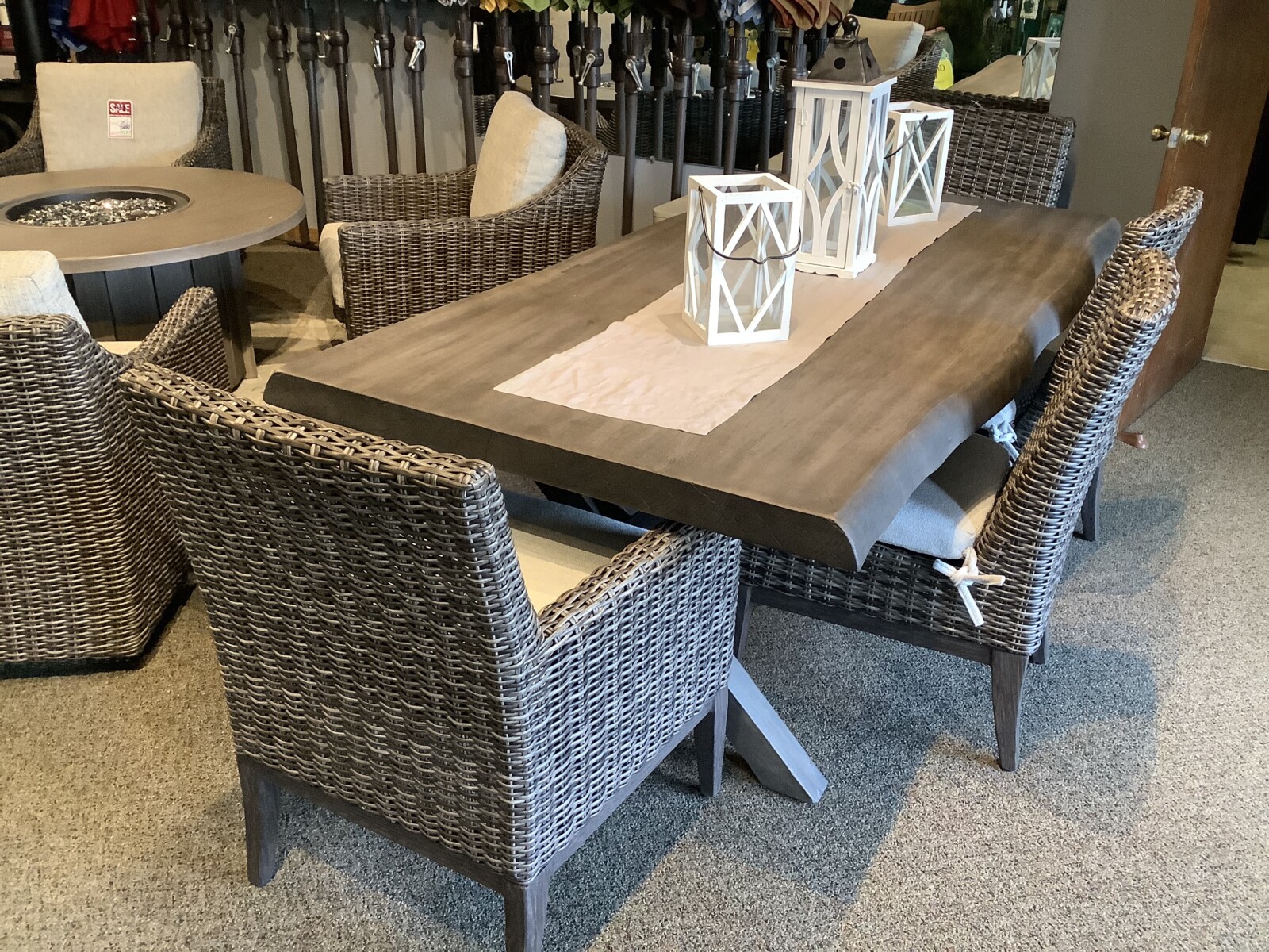 Broyhill outdoor furniture 2025 7 piece dining set